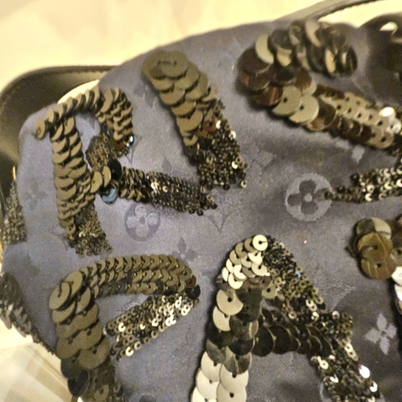 Louis Vuitton LOVE PARIS Sequin Tote – Limited Edition 2014 - Picture 3 of 14